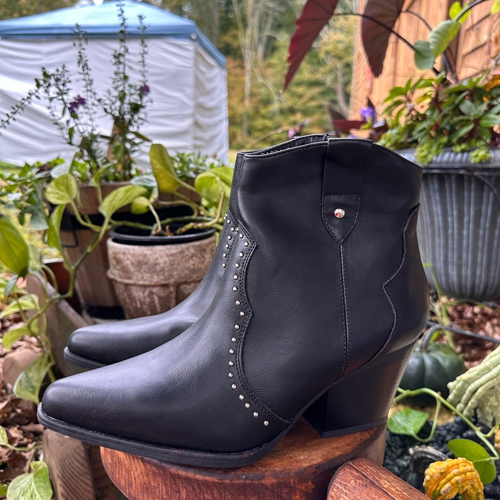 Black Pointed Toe Western Booties